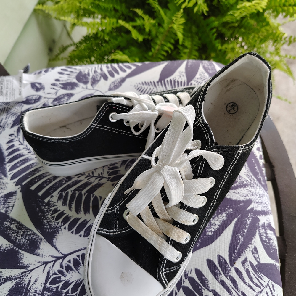 Stylish Black and White Women's Sneakers